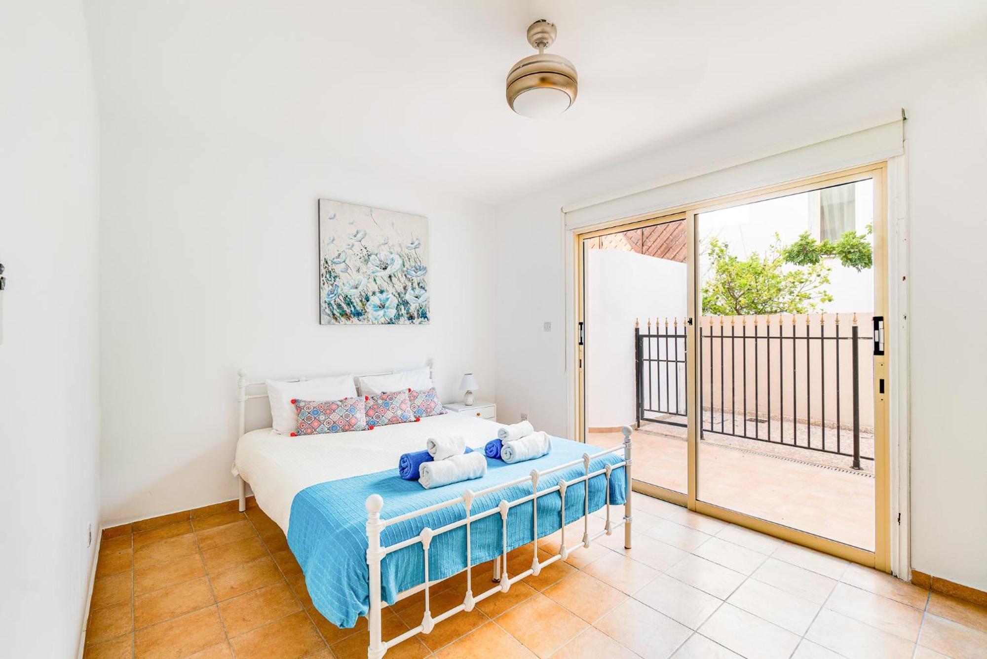 Beach Front Villa Mer Blu By Ezoria Villas Coral Bay Exterior photo